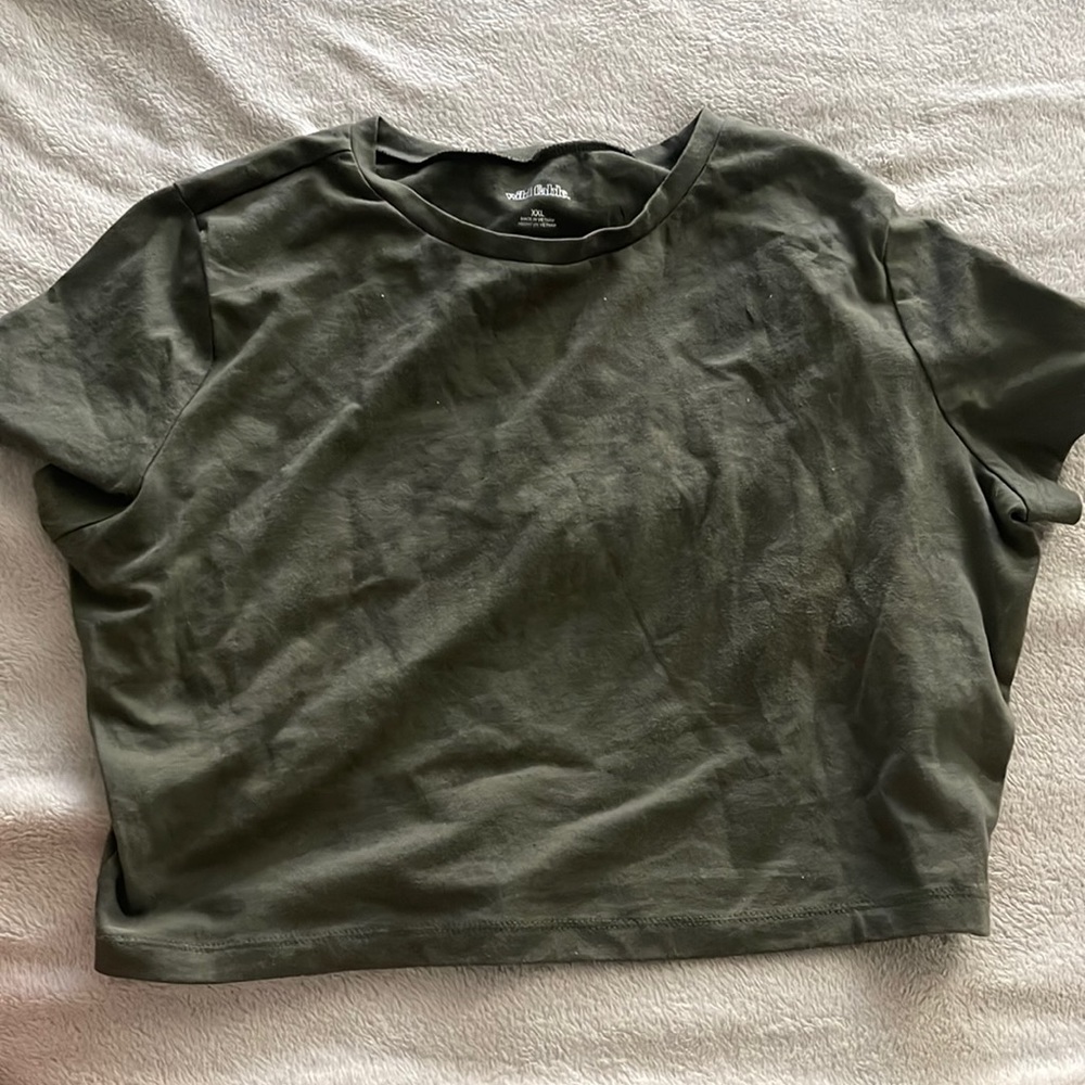 Green cropped tee